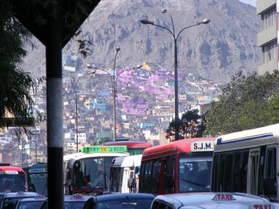 Rushhour in Lima, im Hintergrund: San Cristobal und Cosme Rushhour in Lima, im Hintergrund: San Cristobal und Cosme